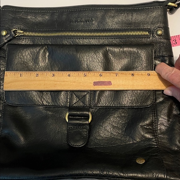 Leder Buck Black Leather Crossbody Bag - Picture 11 of 15